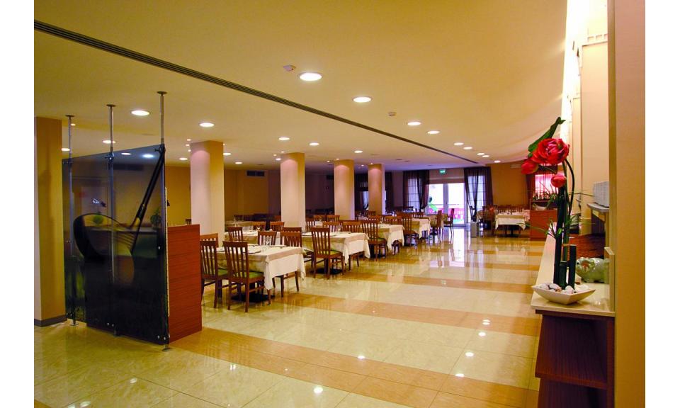 hôtel MAREGOLF: salle à manger