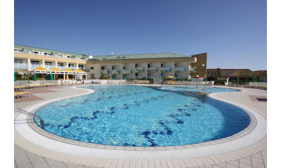 hôtel MAREGOLF: piscine
