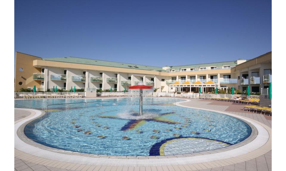 hôtel MAREGOLF: piscine enfants