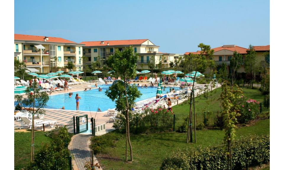 residence GIARDINI DI ALTEA: external view with pool