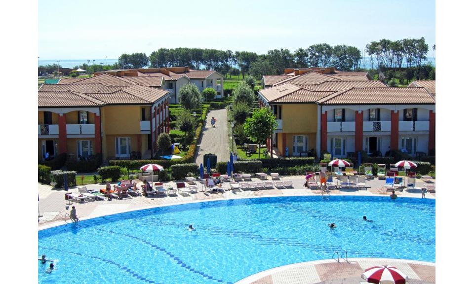 residence VILLAGGIO AI PINI: external view with pool