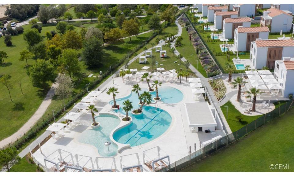 residence PAREUS BEACH RESORT: external view with pool