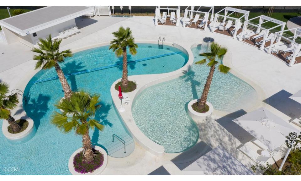Residence PAREUS BEACH RESORT: Pool