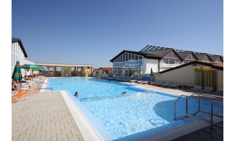 residence LA QUERCIA: raised swimming pool