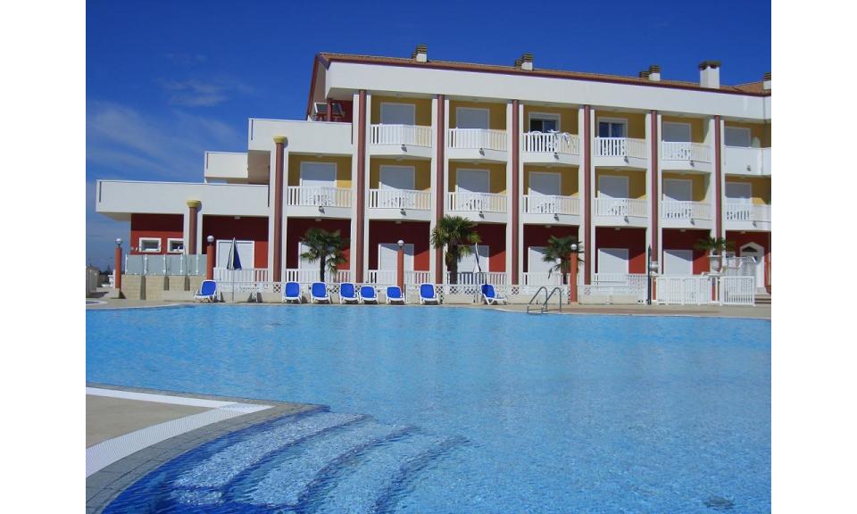 hotel OLYMPUS: external view with pool