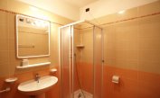Residence AI PINI: B5/V - Badezimmer mit Duschkabine (Beispiel)