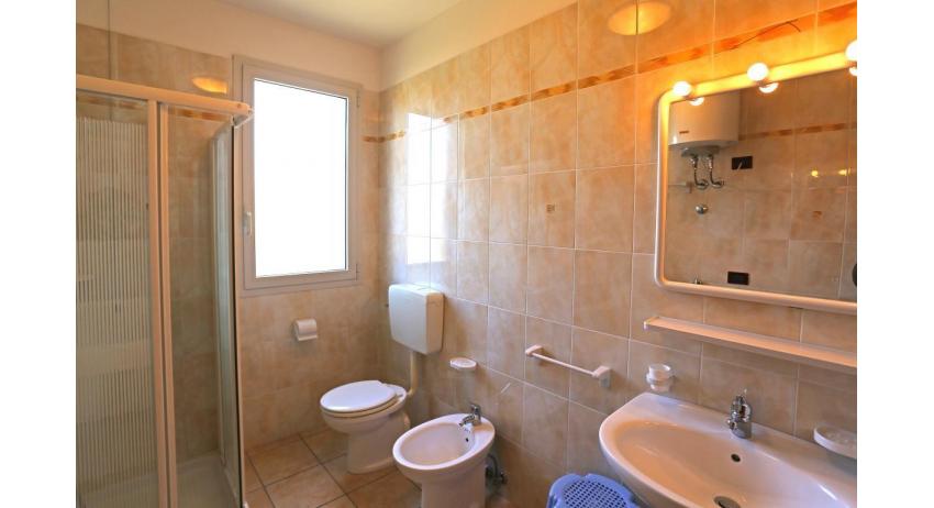 Residence LA QUERCIA: B5V - Badezimmer mit Duschkabine (Beispiel)