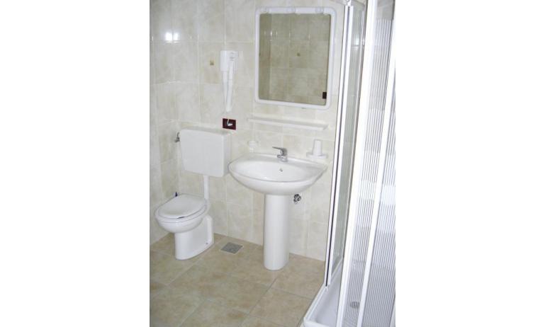 residence LA QUERCIA: C7 - bathroom (example)