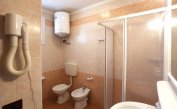 Residence ALLE FARNIE: B5V - Badezimmer mit Duschkabine (Beispiel)
