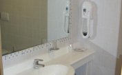 hôtel OLYMPUS: Standard - salle de bain (exemple)