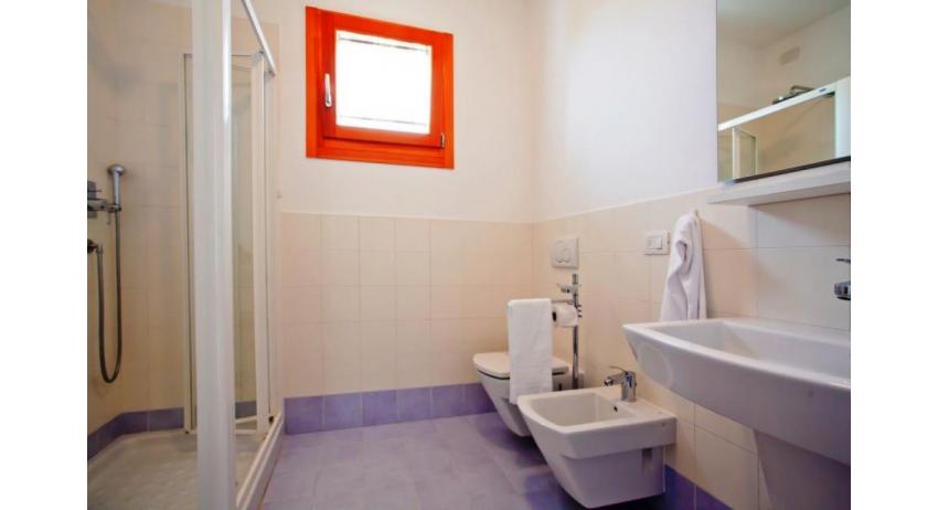 residence VILLAGGIO A MARE: B4/H - bathroom with a shower enclosure (example)