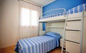 residence VILLAGGIO A MARE: C6/I - bedroom with bunk bed (example)
