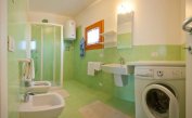 Residence VILLAGGIO AMARE: C6/L - Badezimmer mit Duschkabine (Beispiel)