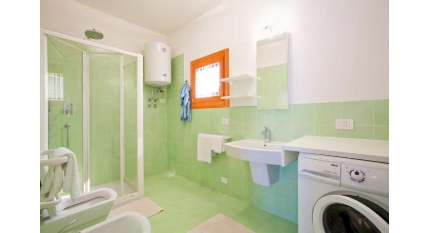 residence VILLAGGIO AMARE: D8/M - bathroom (example)