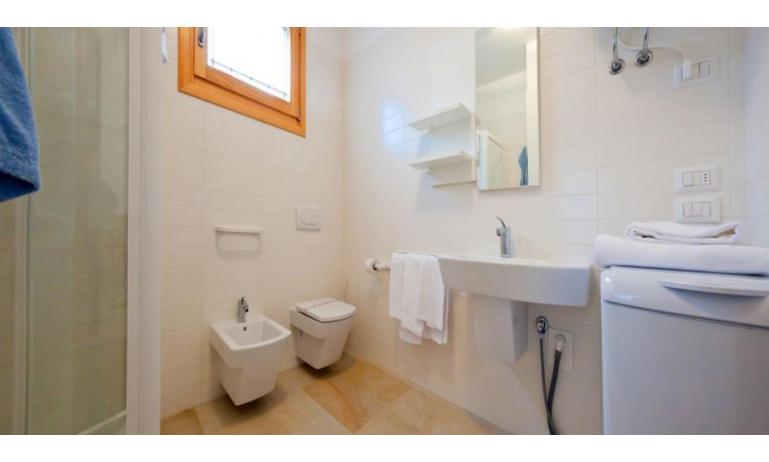 Residence VILLAGGIO LAGUNA BLU: B4/H - Badezimmer mit Duschkabine (Beispiel)