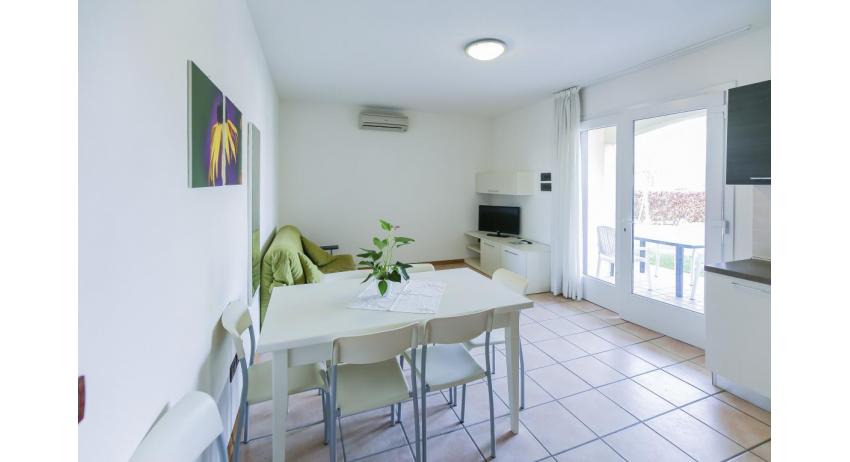 residence LE GINESTRE: B5V - living room (example)
