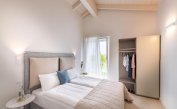 résidence PAREUS BEACH RESORT: VILLA MARE - chambre à coucher double (exemple)