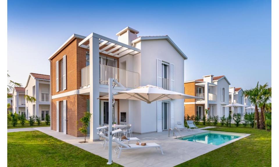 residence PAREUS BEACH RESORT: VILLA MARE - villa privát medencével (példa)