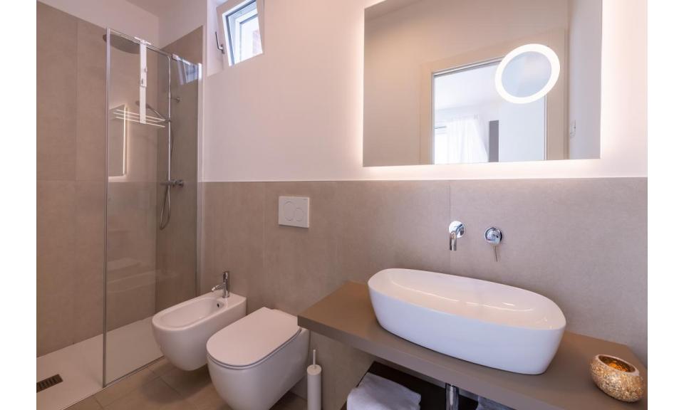 Residence PAREUS BEACH RESORT: GIARDINO - Badezimmer mit Duschkabine (Beispiel)