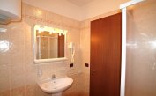 Residence GIARDINI DI ALTEA: B5/V - Badezimmer (Beispiel)