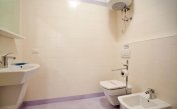 residence VILLAGGIO A MARE: B4/HR - bathroom (example)