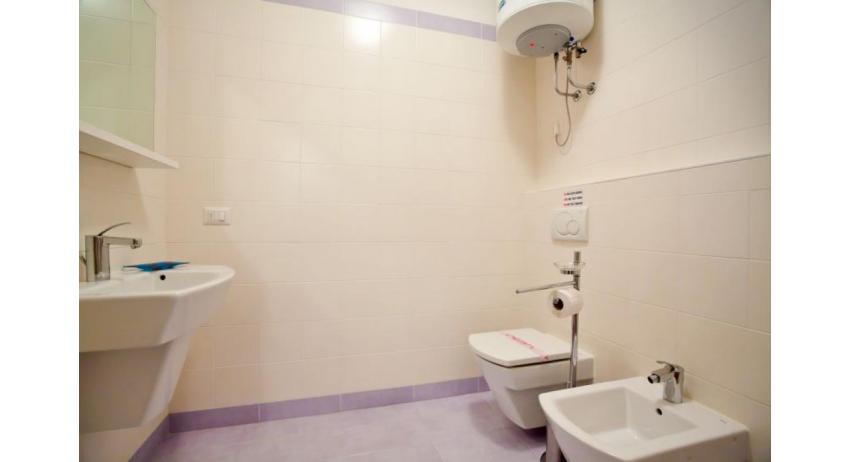 résidence VILLAGGIO AMARE: B4/HR - salle de bain (exemple)