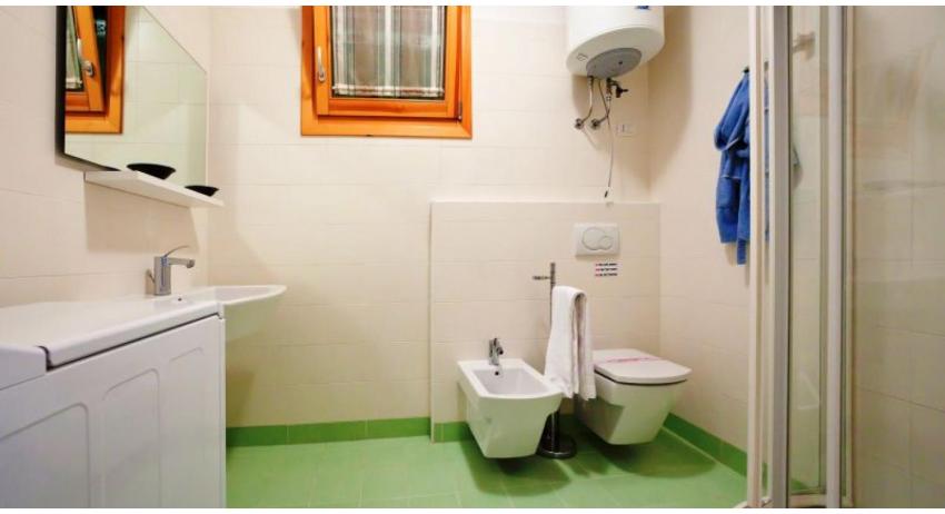 residence VILLAGGIO AMARE: C6/IR - bagno con box doccia (esempio)
